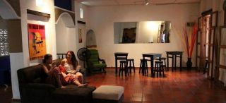 bar chill out con sofas en cartagena Hostel Makako
